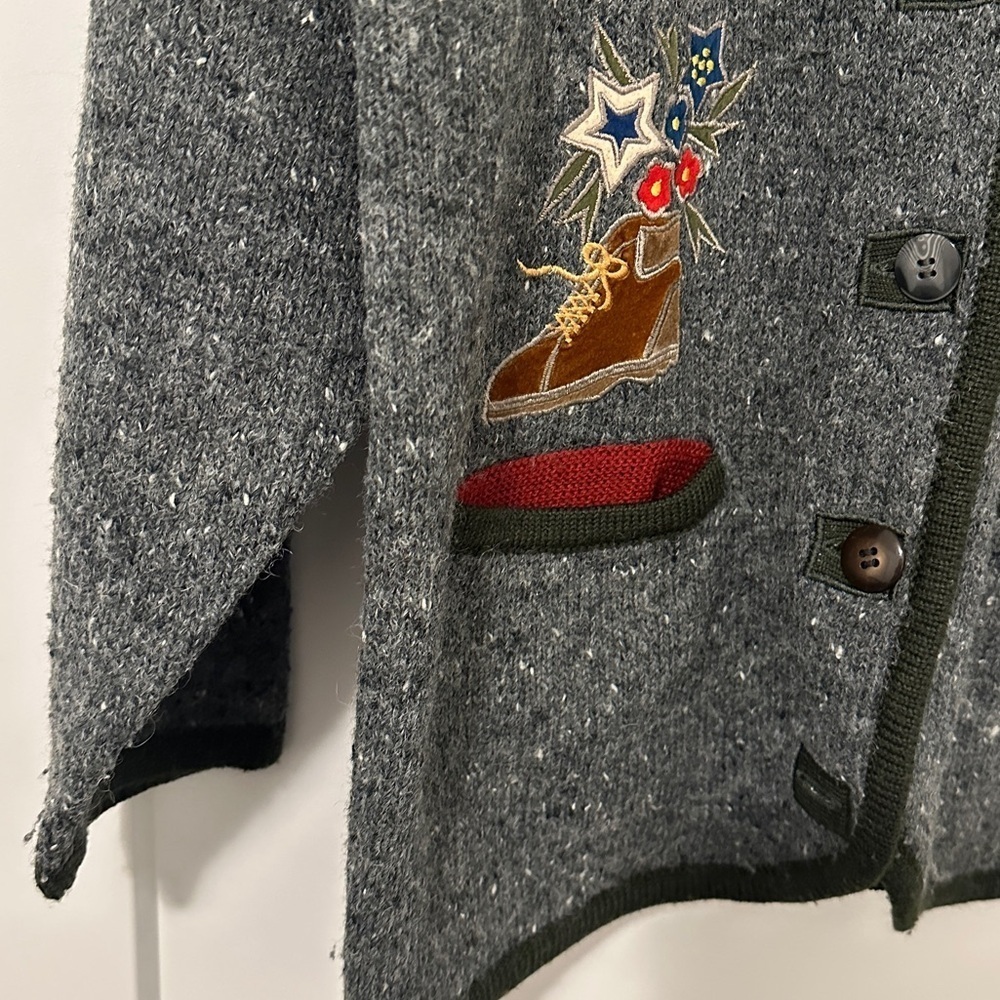 Vintage Grey Embroidered Knit Cardigan Size Small Women’s by Miss Astor - Picture 5 of 10